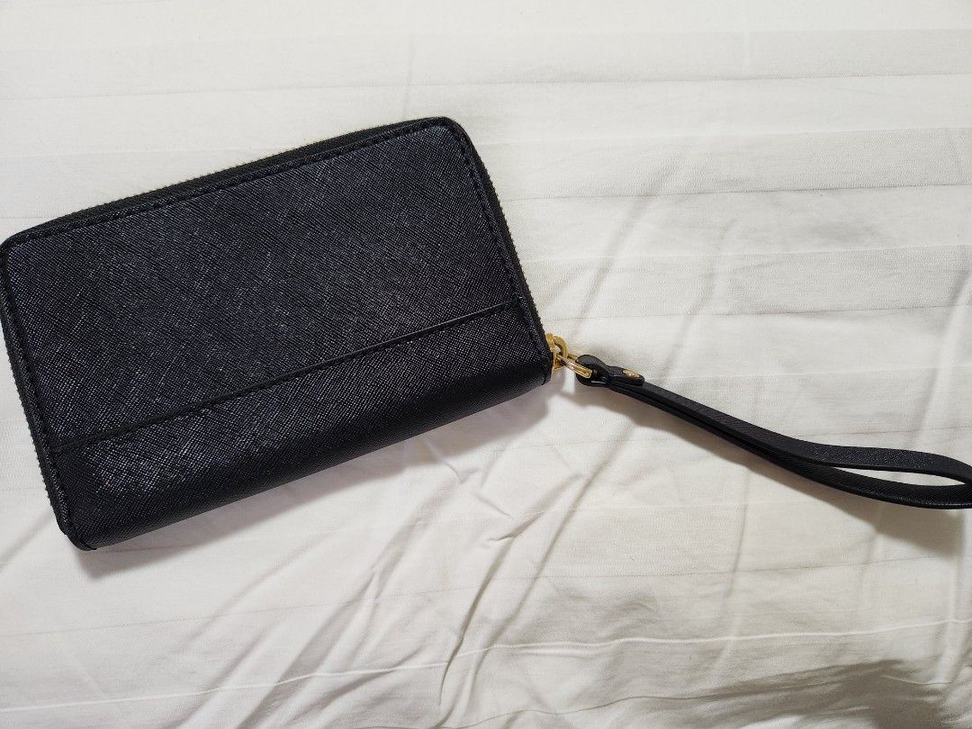 Marc Jacobs zippy wallet (Category: Luxury Bags & Wallets) located in Quezon City. Submitted by myprelovedfindsph (Listing ID 1216904719, Image 2). Description: Authentic Marc Jacobs medium zippy wallet. Still in good condition.