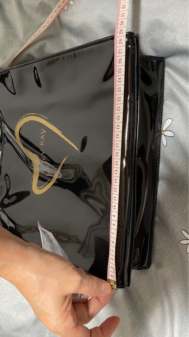 Glossy tote bags shop