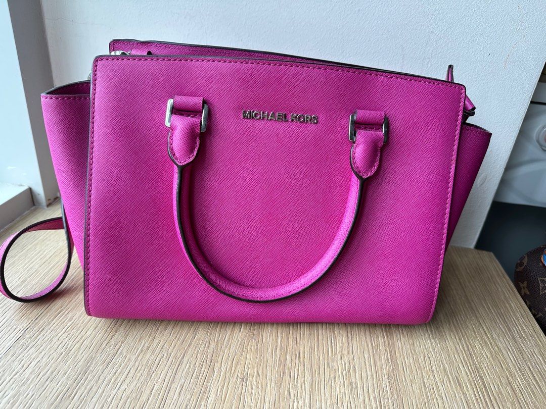 MICHAEL KORS, Luxury, Bags & Wallets on Carousell