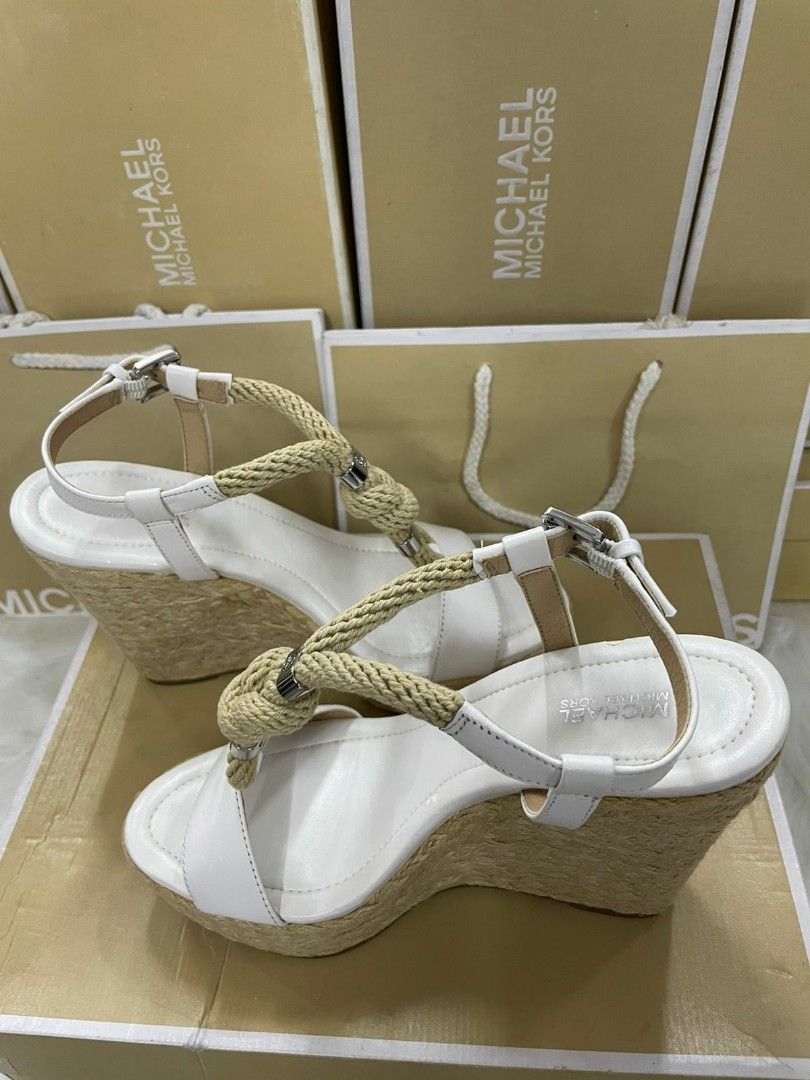 Michael Kors Holly Wedge Leather White US 7M ( some leather part chipped  off), Women's Fashion, Footwear, Flats & Sandals on Carousell