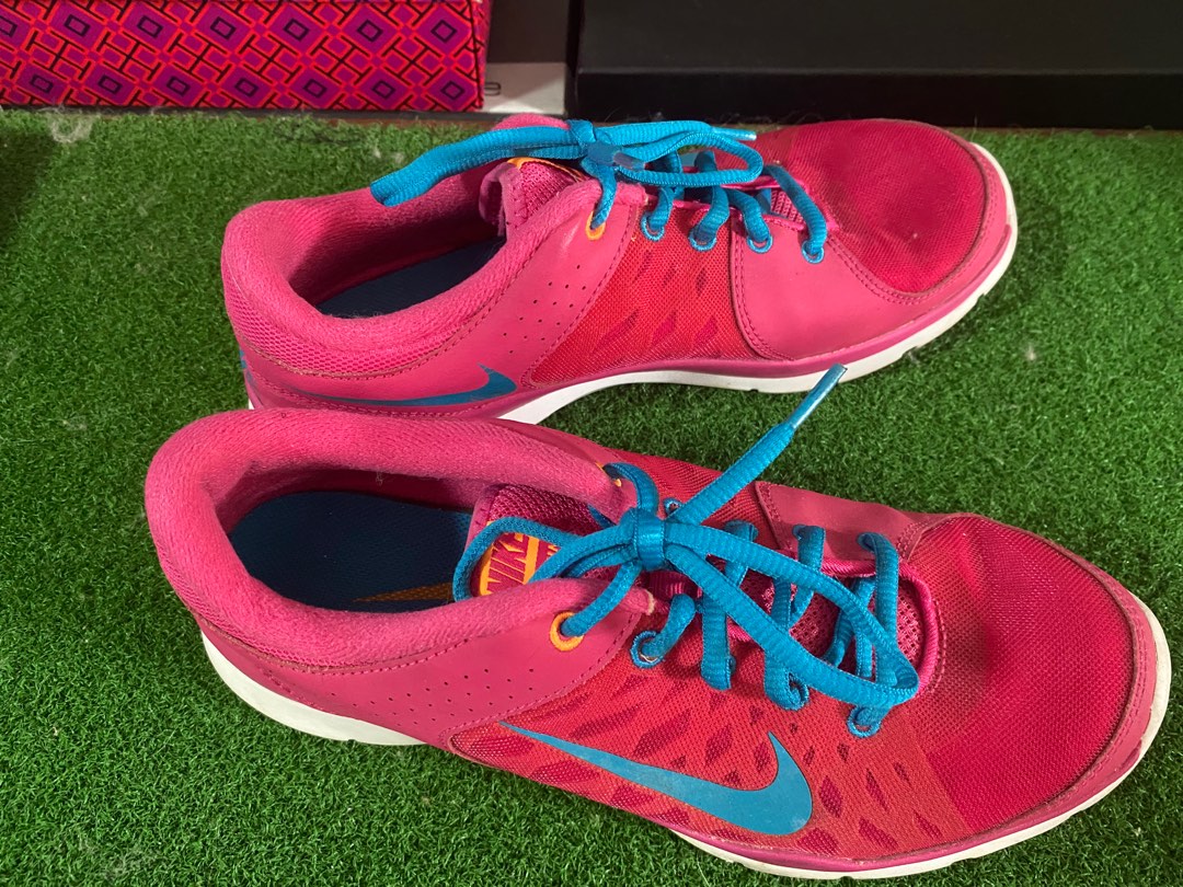 mens nike pink running shoes