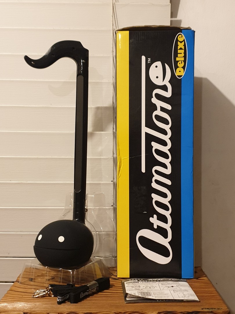 Just got this boy, but he won't make the wah sounds... Any tips and/or easy  songs? : r/Otamatone