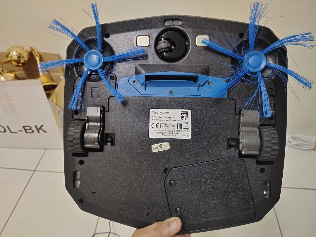 Philips FC8974 robot vacuum, TV & Home Appliances, Vacuum Cleaner ...