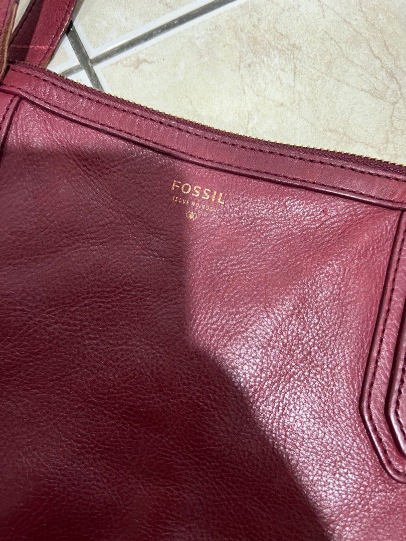 Preloved Original Fossil, Women's Fashion, Bags & Wallets, Shoulder