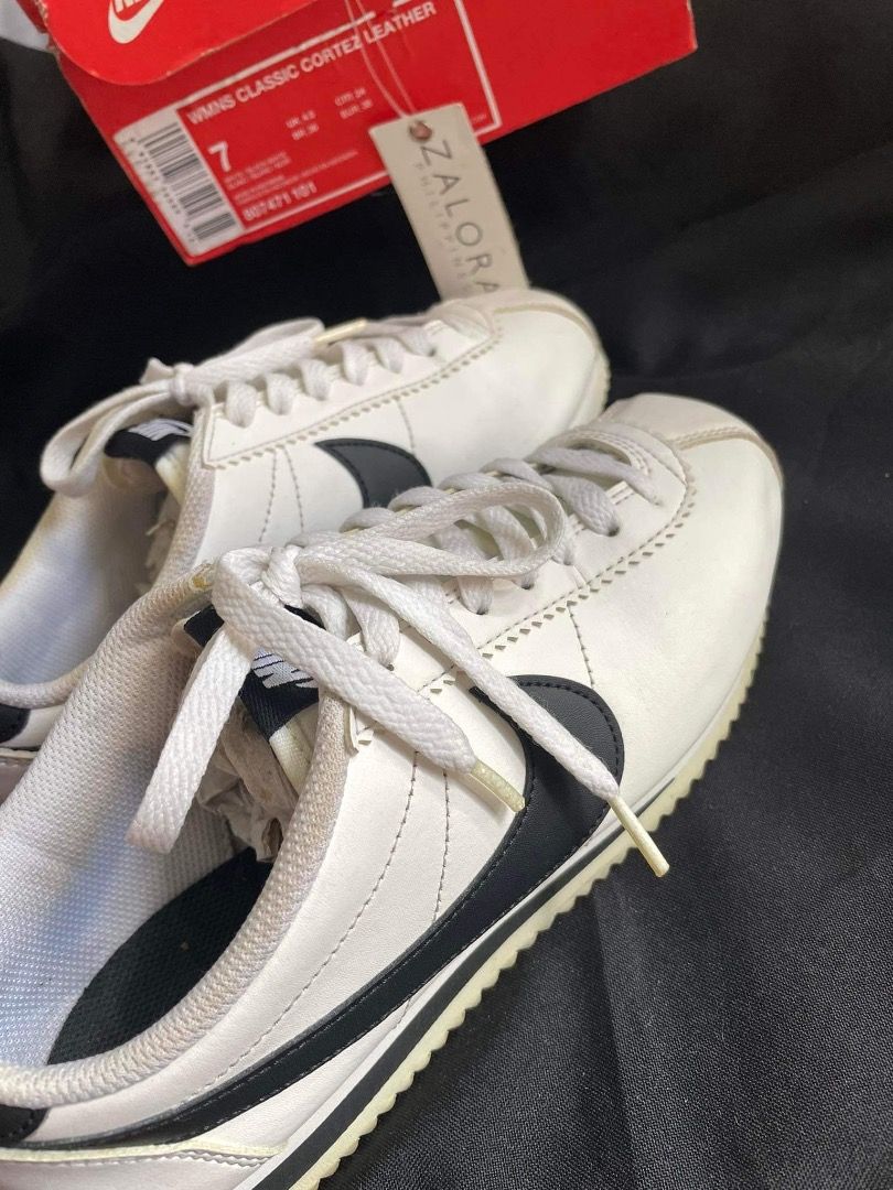 PRELOVED ORIGINAL NIKE CORTEZ with yellow stains only need wash