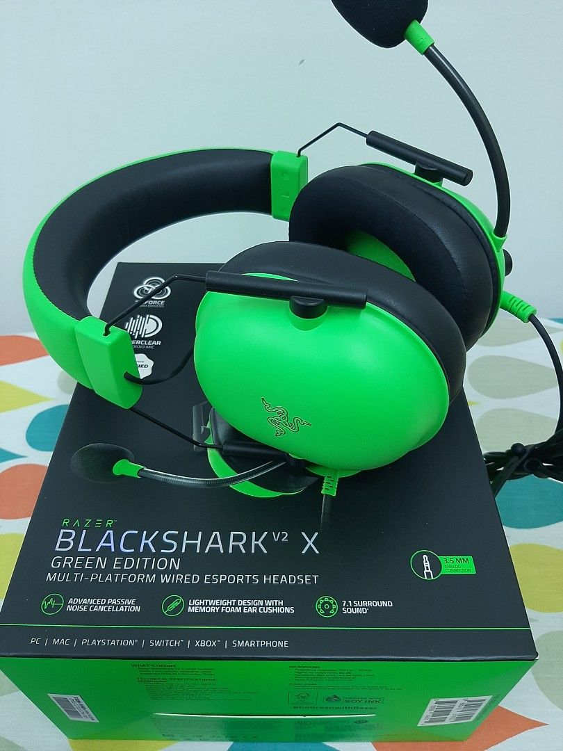 Razer BlackShark V2 X Wired 7.1 Surround Sound Gaming Headset Quartz With  Cleaning Kit Bolt Axtion Bundle Used 