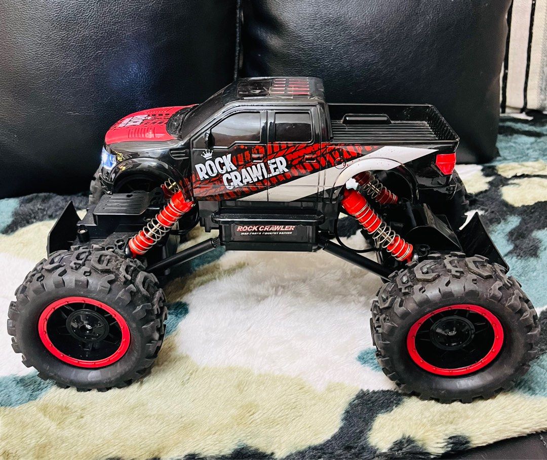 Rock Crawler 4WD Rally Car (Category: Remote Control Toys) located in Paranaque City. Submitted by nm_essentials (Listing ID 1216868824, Image 1). Description: Preloved 4WD Rally Car 1:14 Scale Rock Crawler No.HB-P1401 2.4 GHz Remote Control Frequency Condition: 9/10 still looks new Uses: Car: 5x1.5V “AA” batteries 🔋 (Not Included) Controller: 3x1.5V “AA” (Not Included) Suggestion: Better buy a rechargeable batteries to save money. Bought this a