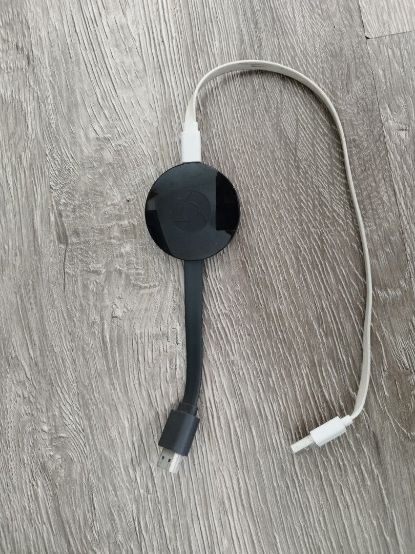 Sharp 32" LCD TV with chromecast, TV & Home Appliances, TV