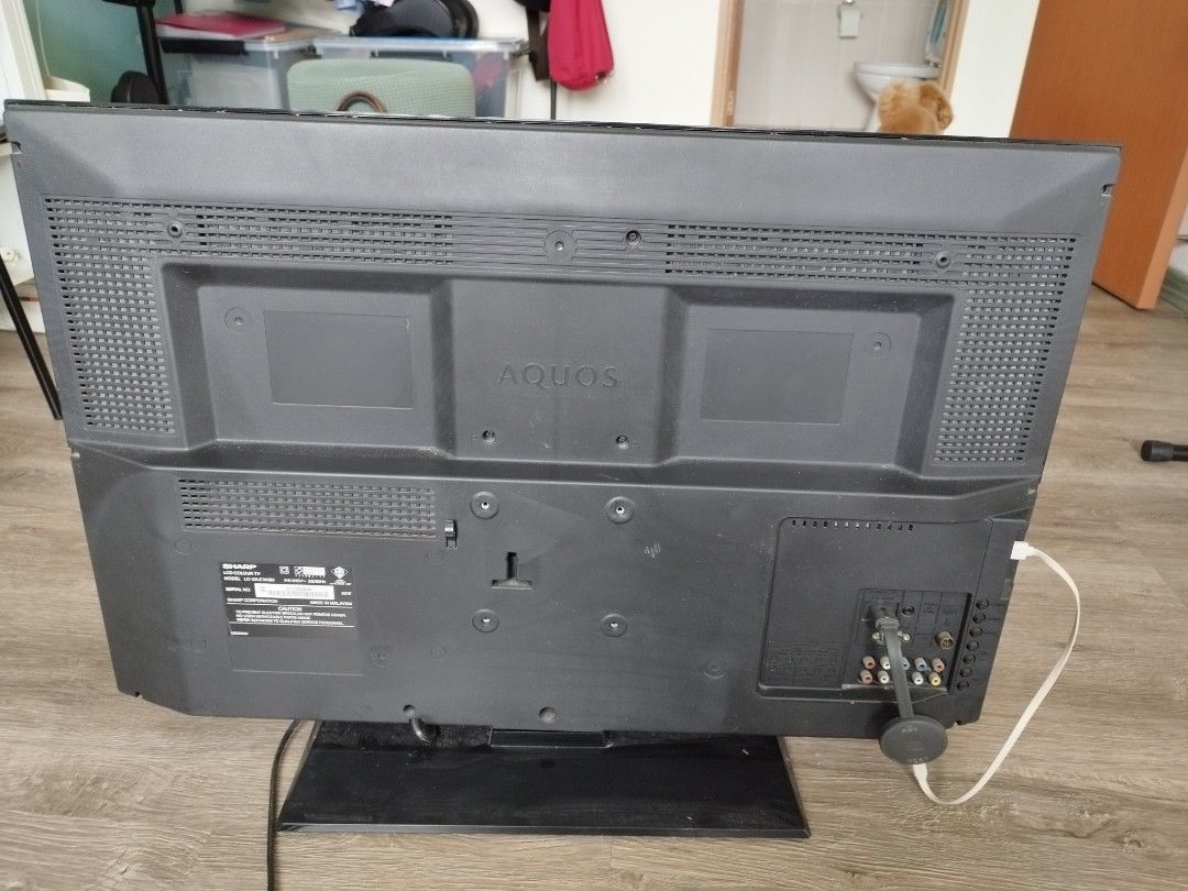 Sharp 32" LCD TV with chromecast, TV & Home Appliances, TV
