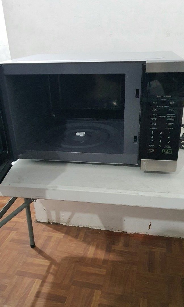 Sharp Smart Inverter Microwave (Category: Ovens & Toasters) located in Taguig. Submitted by roma2701 (Listing ID 1199544096, Image 3). Description: 34L Inverter Flatbed Australia Mall pullout 220V Taguig pickup.