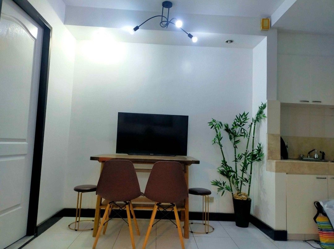 1 BR 32.5 SQM Condo Skyway Twin Towers Condominium for Sale Lease Rent