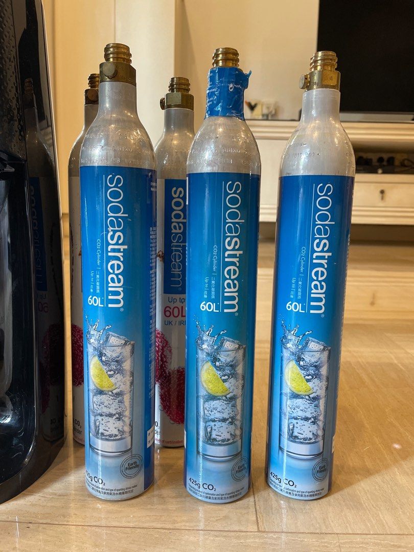 Sodastream w/ extra bottle & 5 cylinders!, TV & Home Appliances