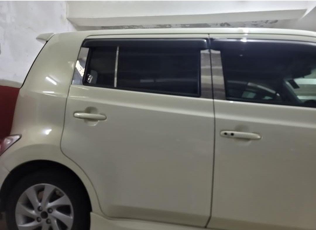 Toyota bb zq qnc21 磁石窗網, 汽車配件, 改裝、內外零件- Carousell