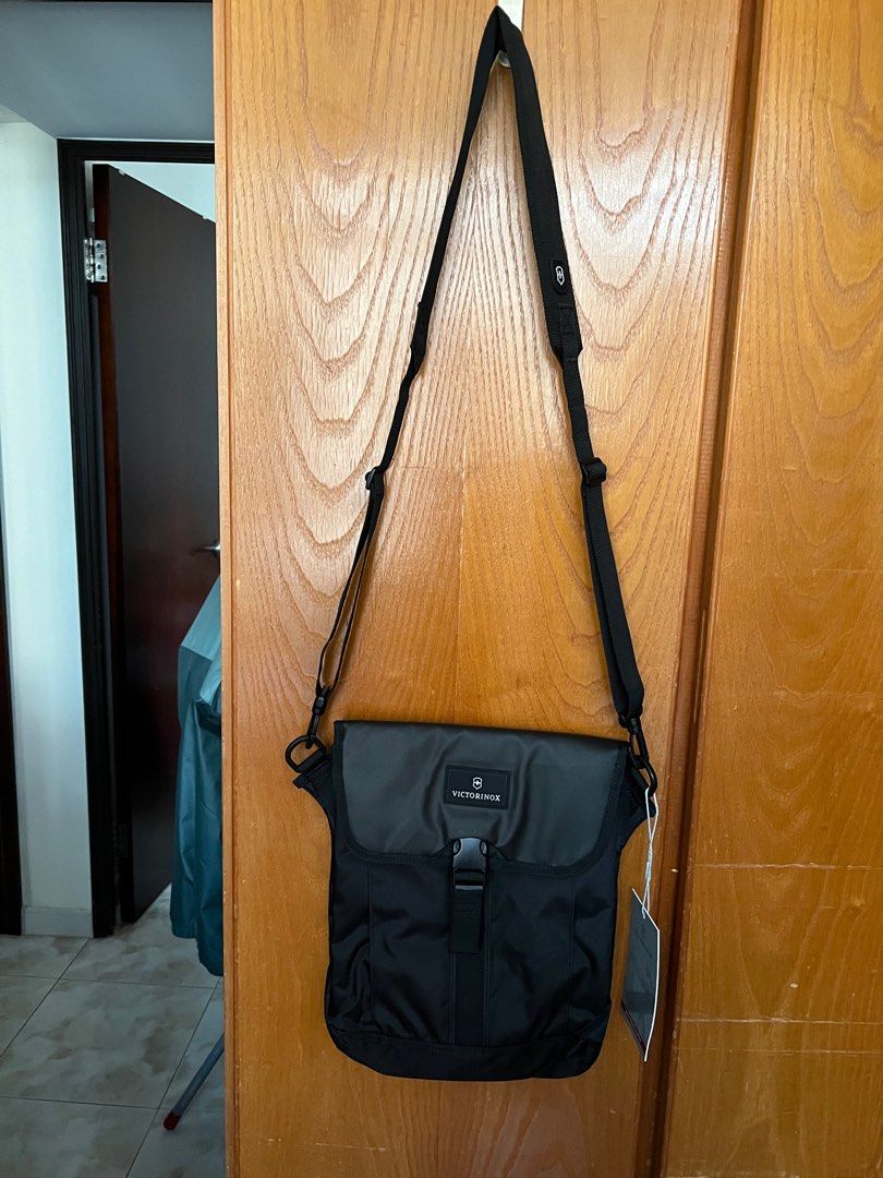 Victorinox flapover digital bag top