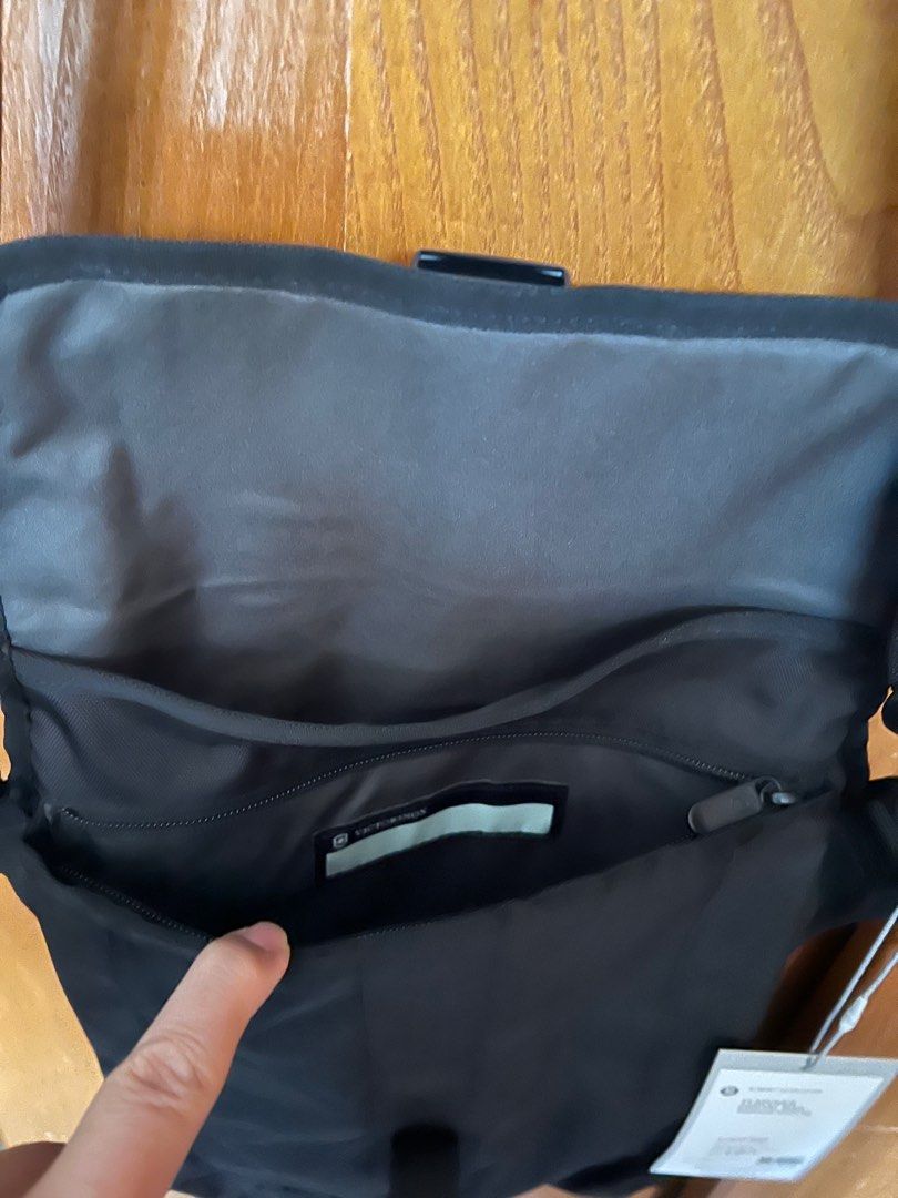 VICTORINOX FLAPOVER DIGITAL BAG Carousell