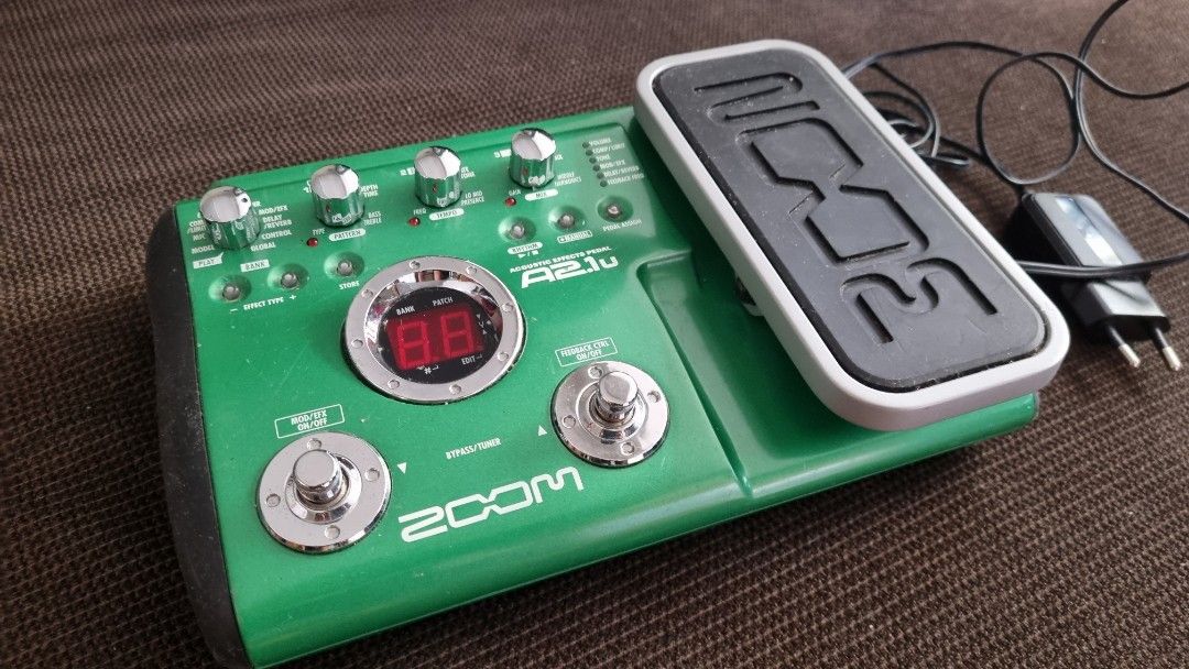 ZOOM A2.1u acoustic guitar effect pedal, Hobbies & Toys, Music & Media