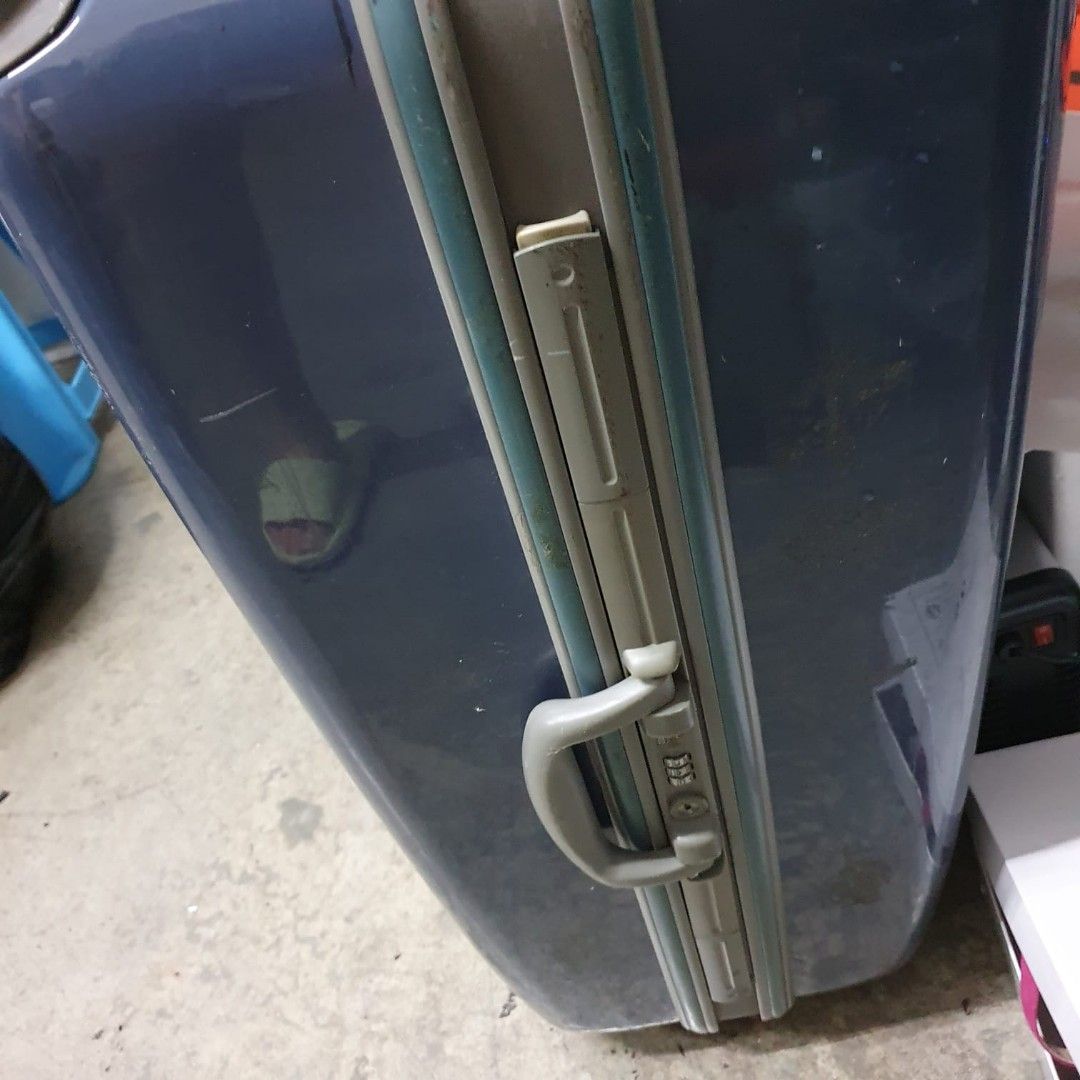 10 ONLY! 32 Inch Large Hard Luggage, Hobbies & Toys, Travel, Luggage