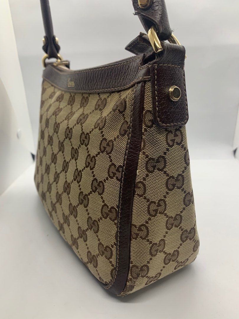 Authentic Gucci Pochette (Category: Luxury Bags & Wallets) located in Quezon City. Submitted by fkmanila.lux (Listing ID 1217209992, Image 2). Description: Guaranteed authentic No inclusions Rank AB Cash only First to pay basis No return, no exchange.