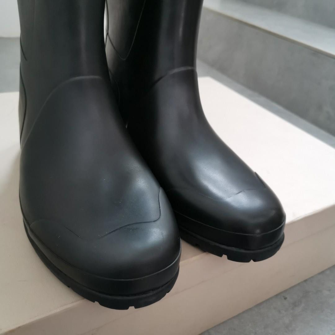Burberry Rubber Boots, Men's Fashion, Footwear, Boots on Carousell