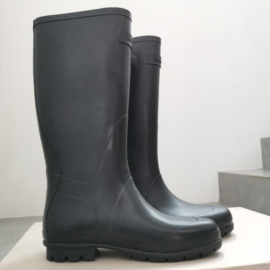 Burberry Rubber Boots, Men's Fashion, Footwear, Boots on Carousell