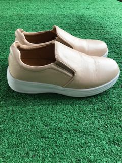 (Category: ) located in . Submitted by lepetitepreloved (Listing ID 1214044426, Image 1). Description: .