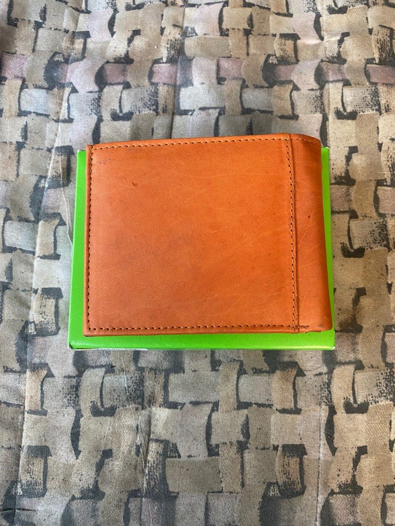Caterpillar leather wallet (Category: Wallets & Card holders) located in Angeles City. Submitted by __vnsp (Listing ID 1217055012, Image 2). Description: .