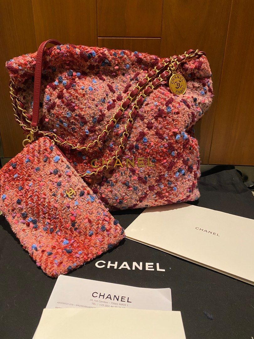 Chanel 22 pink tweed hobo bag (lightly used), 名牌, 手袋及銀包- Carousell