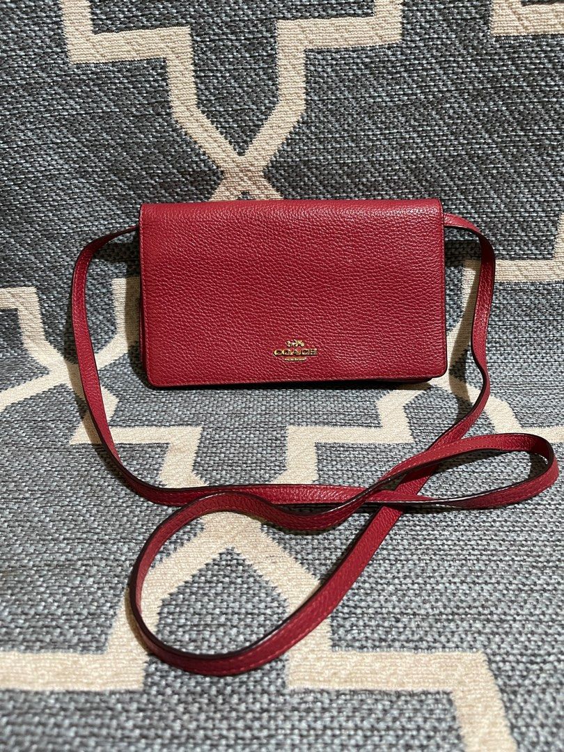 COACH FOLDOVER (Category: Luxury Bags & Wallets) located in Laoag. Submitted by kakaibags (Listing ID 1217138383, Image 1). Description: Authentic coach 💯🇯🇵 Preloved japan Good condition.