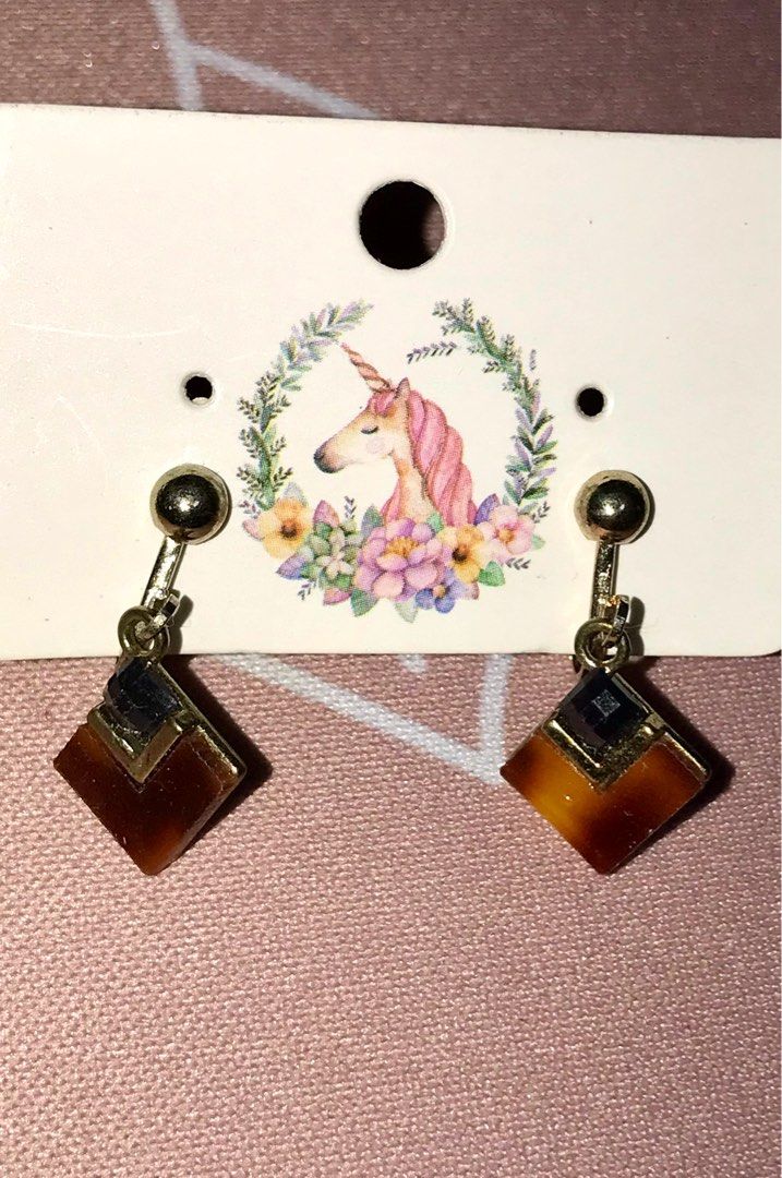 Tortoise shell clip on earrings top