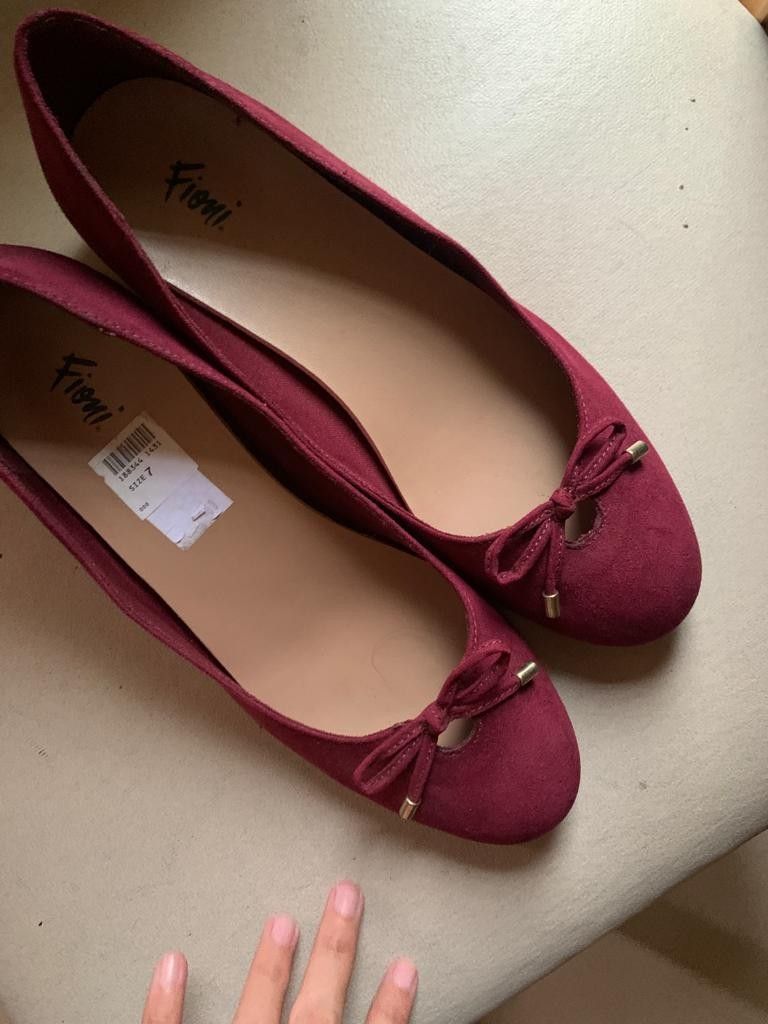 Burgundy flats payless top