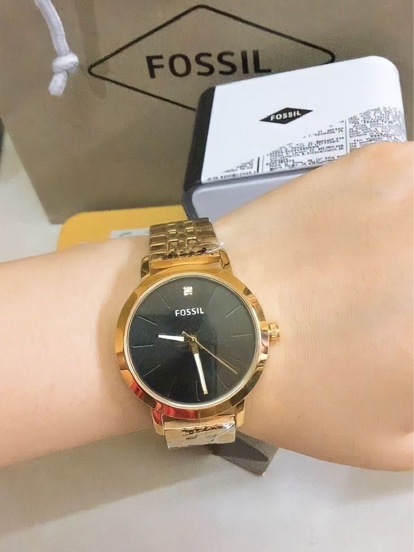FOSSIL SMALL SLIM TYPE GOLD BLACK DIAL AUTHENTIC WATCH (Category: Women's Watches) located in Quezon City. Submitted by watchme_authentic2 (Listing ID 1217060494, Image 1). Description: COMPLETE INCLUSIONS! .