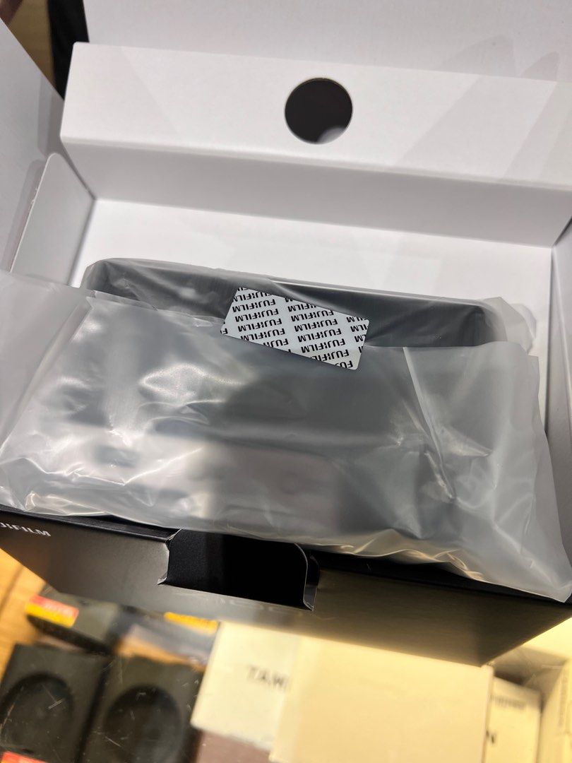 Fujifilm X100V Silver / Black (Category: Cameras) located in Manila. Submitted by nix1203 (Listing ID 1217129386, Image 2). Description: WTS Brandnew Fujifilm X100V Silver and Black Complete inclusions Sealed and brandnew .