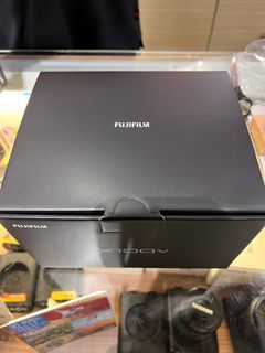 Fujifilm X100V Silver / Black