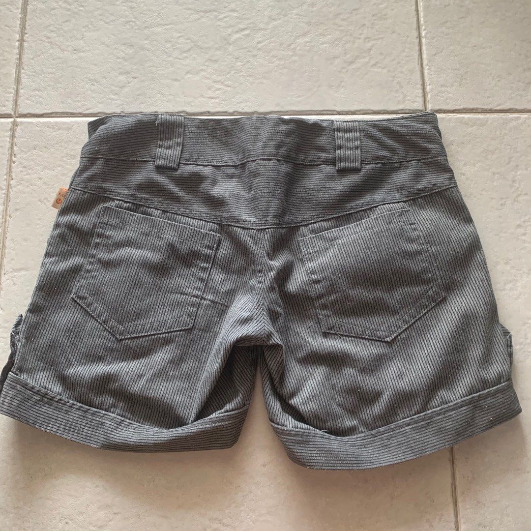 Grey Khaki Shorts, Women's Fashion, Bottoms, Shorts on Carousell