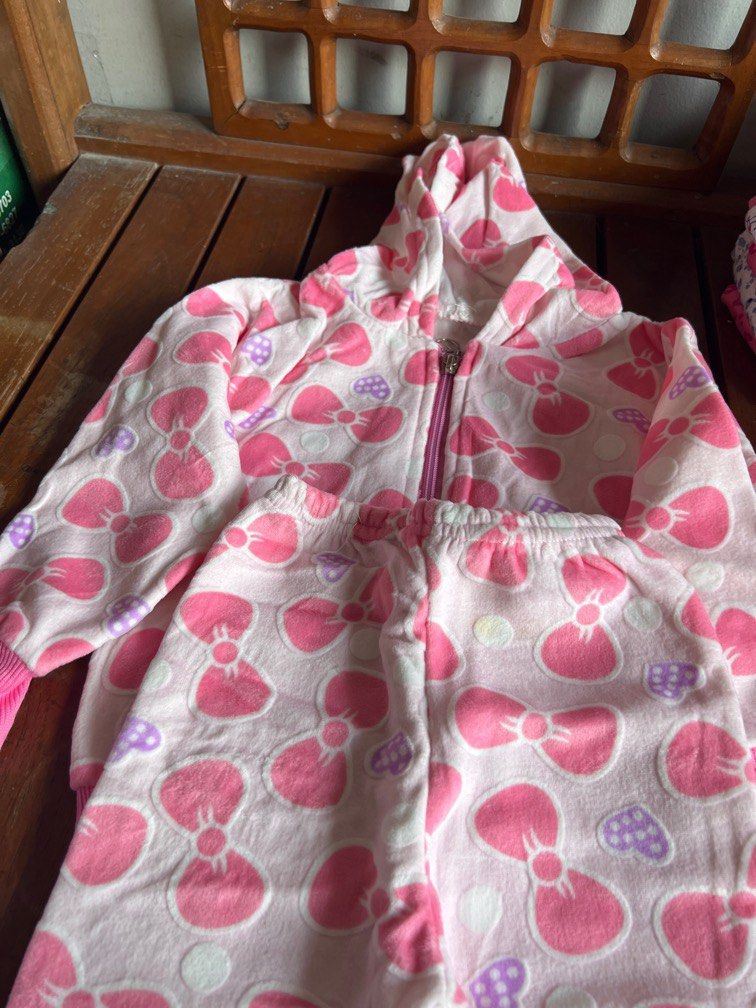 Hello Kitty Terno Set (Jacket & Jogger Pants) (Category: Babies & Kids Fashion) located in Quezon City. Submitted by shopkyph (Listing ID 1217038858, Image 1). Description: Hello Kitty Terno Set (Jacket & Jogger Pants) Only used once Fot 2-3yr old.