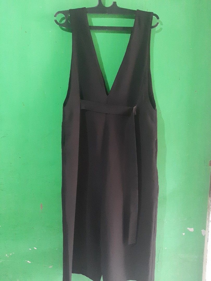Jumpsuit hitam tebal, Fesyen Wanita, Pakaian Wanita, Jumpsuits di Carousell