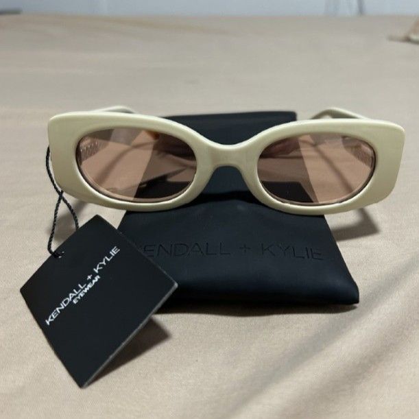 Kendall & Kylie Sun Glasses Shades, Women display picture 2