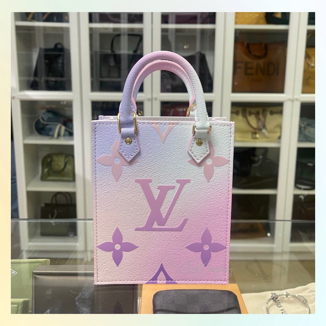 Pink Petit sac plat Louis Vuitton, Luxury, Bags & Wallets on Carousell