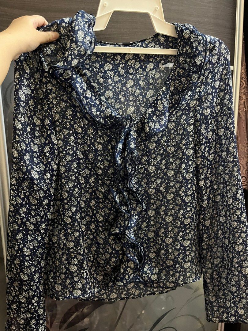 Mango Blouse (Category: Blouses) located in Seremban. Submitted by mnrhdn (Listing ID 1217167021, Image 2). Description: Never use this blouse due to accidentally bought the wrong size . Price included postage 😊 .