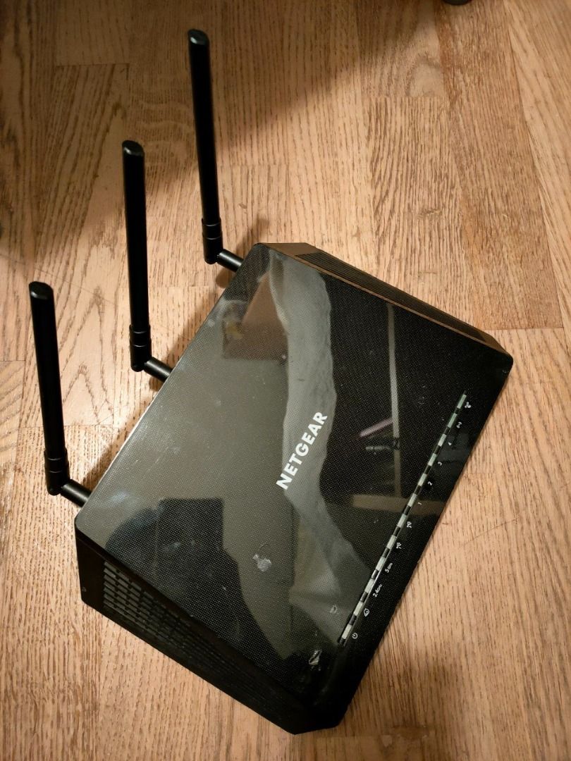 Netgear R6400 smart WiFi Router DDWRT installed AC1750 3 external