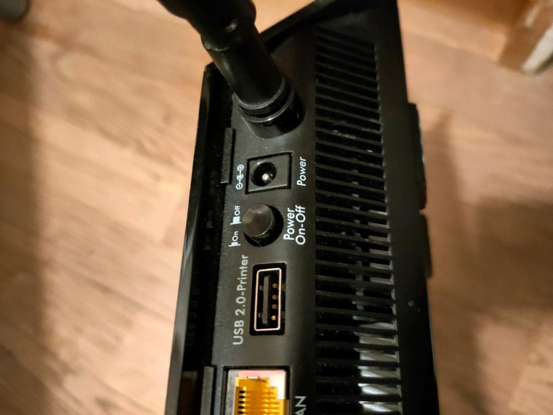 Netgear R6400 smart WiFi Router DDWRT installed AC1750 3 external