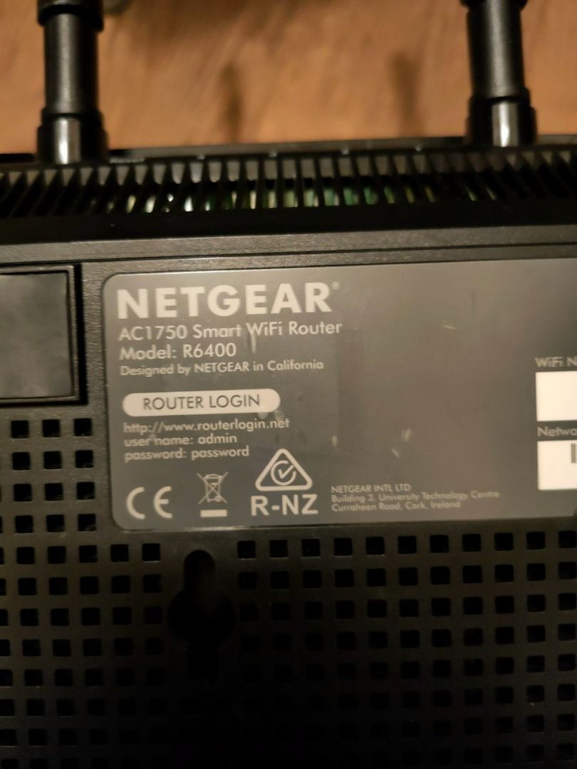 Netgear R6400 smart WiFi Router DDWRT installed AC1750 3 external