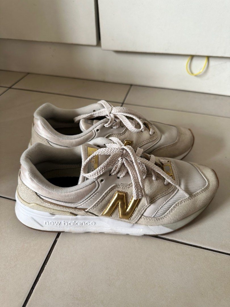 New balance 997H (Category: Sneakers) located in Quezon City. Submitted by vjl21 (Listing ID 1217068815, Image 2). Description: NB 997h Size 6.5US.
