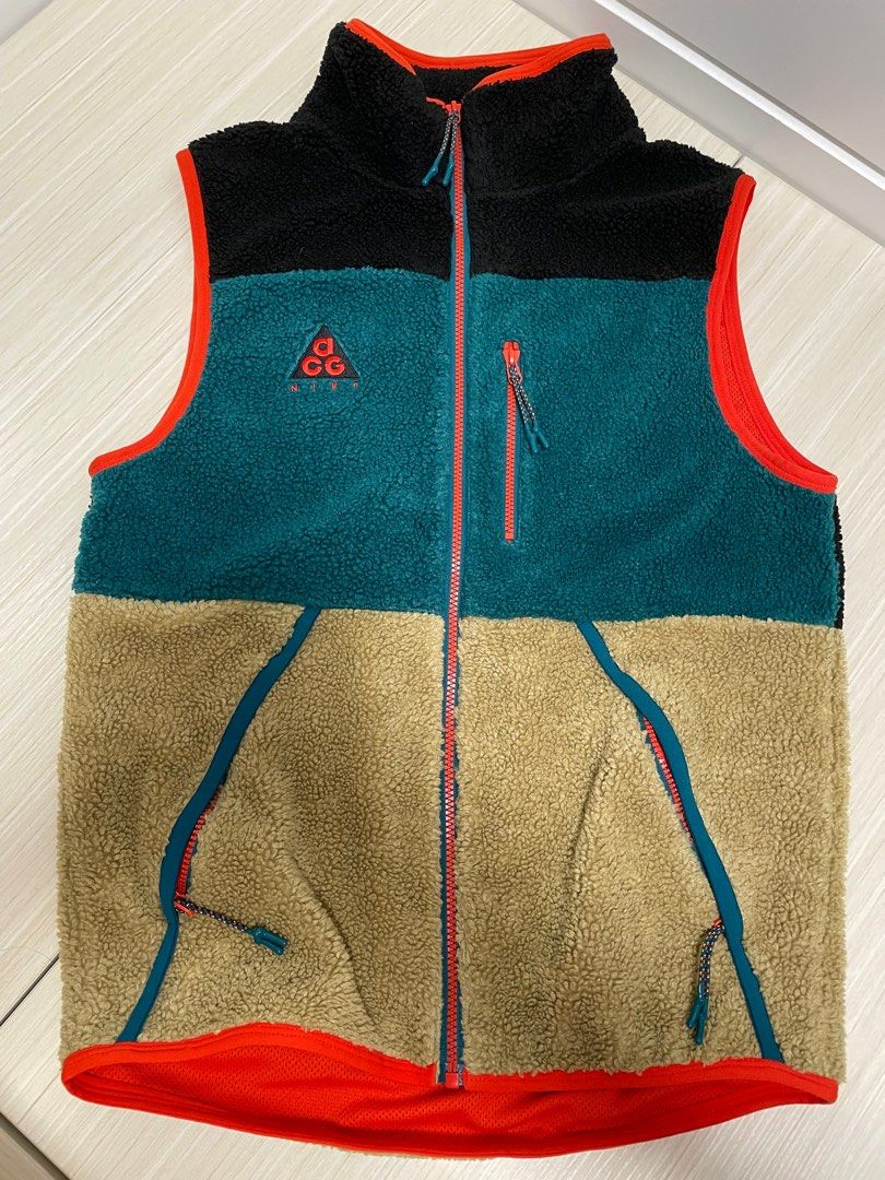 Nike ACG fleece vest, 男裝, 上身及套裝, 背心- Carousell