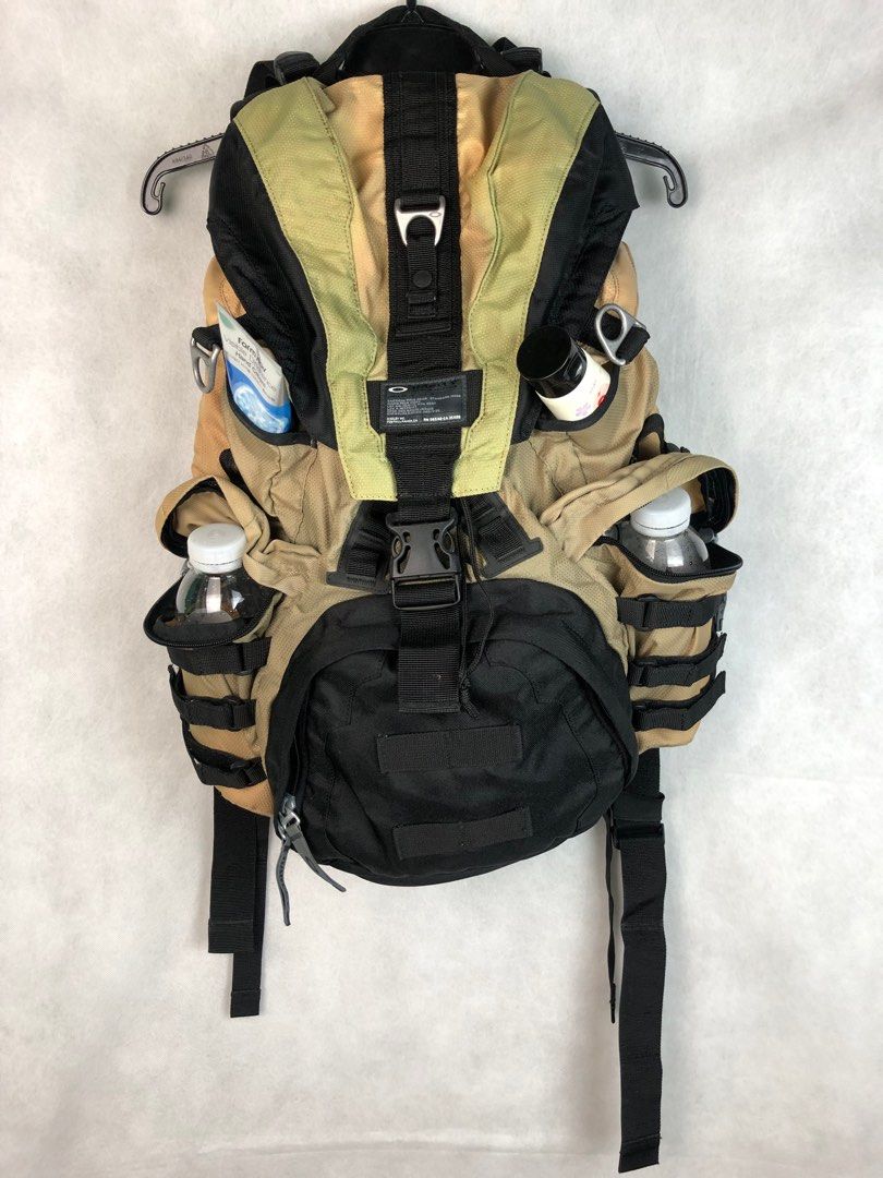 Oakley modular military backpack, Men's Fashion, Activewear on Carousell