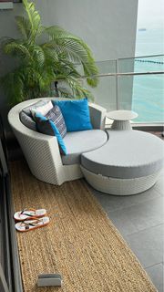 OHMM to quality outdoor chair and side table