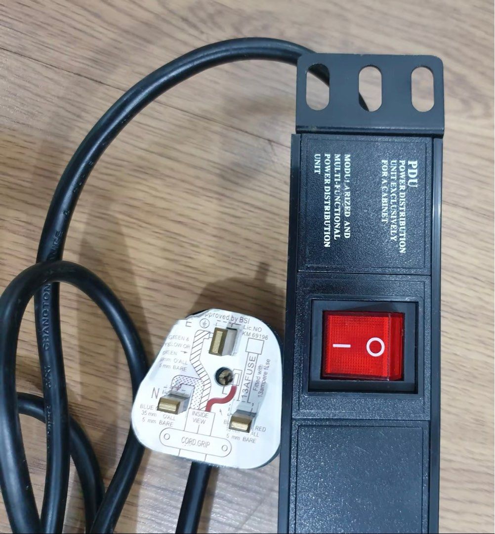 PDU 1U 19" Rack Mount Standard, 13A, 220V250V, 3 x UK 3pin Sockets KF