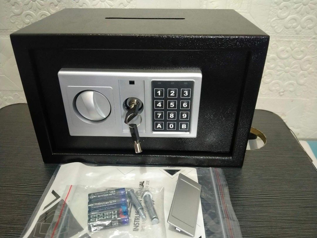 Safety Vault 31x20x20 cm (Category: Safe) located in Caloocan City. Submitted by 5veezonlineshoppe (Listing ID 1217086738, Image 1). Description: Safety Vault Digital Safe 31x20x20 cm With cash drop Mountable We deliver . Message us for details.