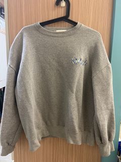 灰色落肩內刷毛刺繡大學t