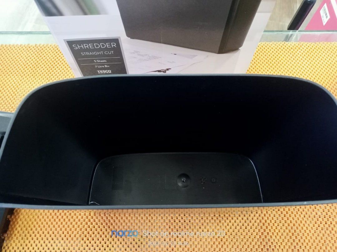 TESCO PAPER SHREDDER 7L S104A, Hobbies & Toys, Stationery & Craft